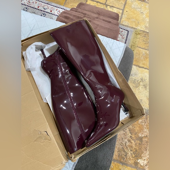 Beautiful JustFab maroon stiletto boots new with box - Picture 3 of 5